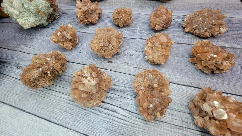 Small Aragonite Star Clusters from Morocco