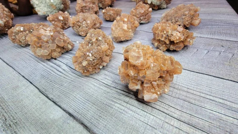 Small Aragonite Star Clusters from Morocco