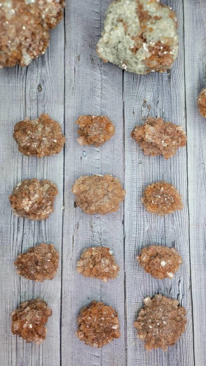 Small Aragonite Star Clusters from Morocco